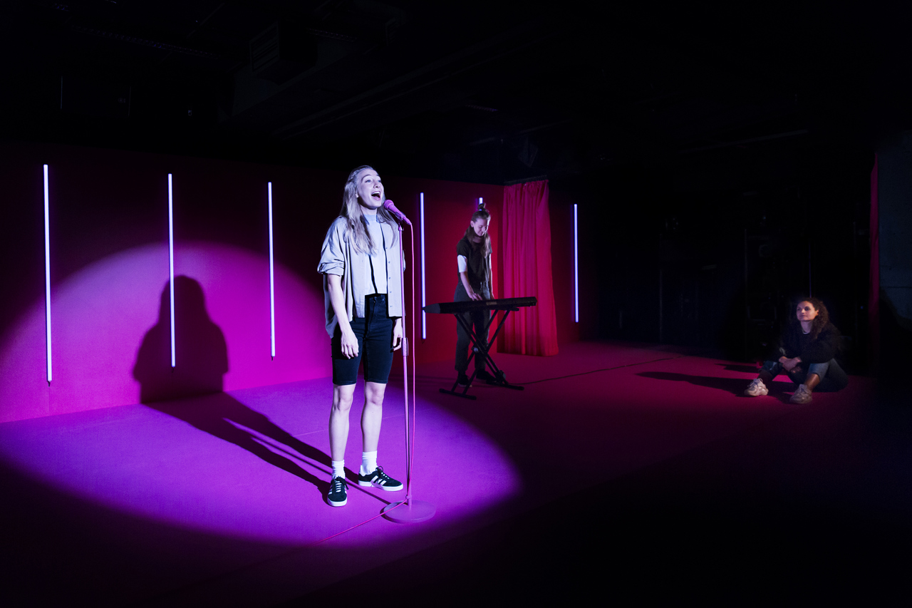 Manifest for skrøbelige autoriteter Aarhus Teater Foto Anna Marín Schram