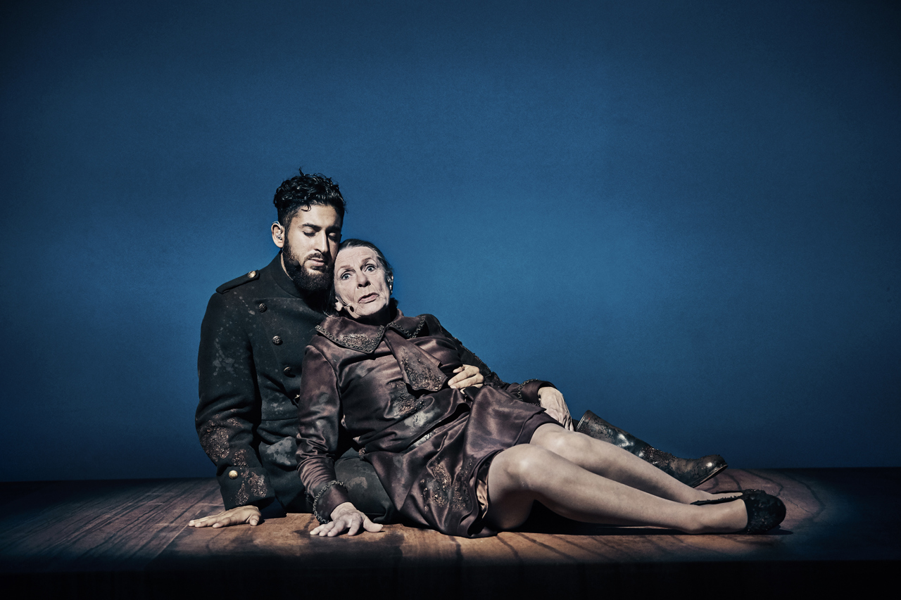 Lyden af de skuldre vi står på Aarhus Teater Foto Emilia Therese